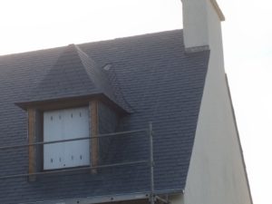 rénovation-toiture-maison-ardoise-Pont-Labbé-2-300x225